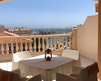 Seaview Apartment at Almérimar Marina & Golf Resort with swimming pool. - Almerimar - Balcon