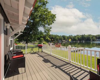 Respite House: Barrier-Free Lakefront home with full Wheelchair accessibility. - Greenville - Balcony