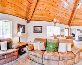 Coyote Creek - Yosemite West - Living room