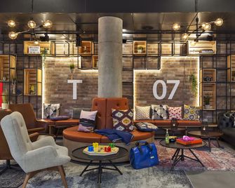 Moxy Düsseldorf South - Dusseldorf - Lounge