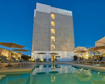 City Express Plus by Marriott Mazatlán - Mazatlán - Havuz