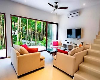 Privet Beach Access Villa Beso - Akumal - Living room