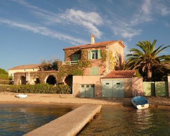 Saint-Tropez- House 'Feet In The Water!' (34 M2) In A Property On The Beach - Gassin - Gebäude