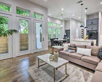 Modern Home w/ Yard: 2 Mi to Downtown Houston! - Houston - Sala de estar