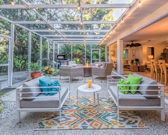 Get lost in the intoxicating relaxation of Siesta Key, in this luxurious private home. - Siesta Key - Patio
