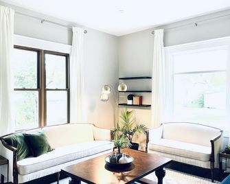 1888 Victorian House - Alexandria - Salon