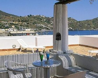 Hotel Villa Augustus - Lipari - Балкон