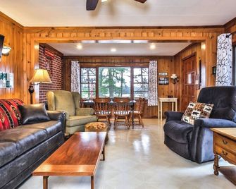 Stepaway Vacation Rentals-Uncle Bill's Lake House - Saint Germain - Living room