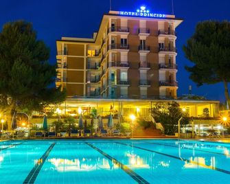 Hotel Principe - Bibione - בריכה
