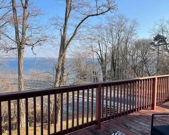 The Wheat House on Main (1ST Story Unit) - Geneva - Balcony