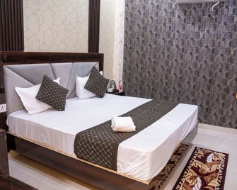 Sr Guest House - Agra - Schlafzimmer