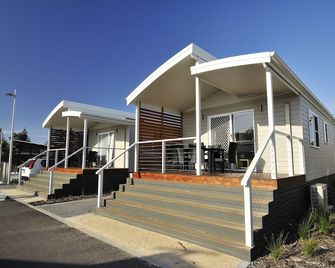 Nrma Stockton Beach Holiday Park - Stockton - Building