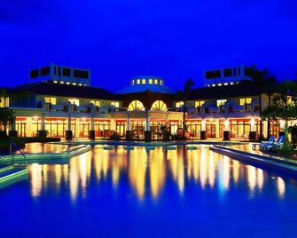 Watermark Hotel Okinawa Kume Island - Kumejima - Басейн
