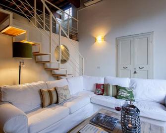 Apartment in Lucca near San Frediano Church - Lucques - Salon