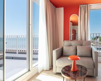 Kyriad - Royan Plage - Royan - Bedroom