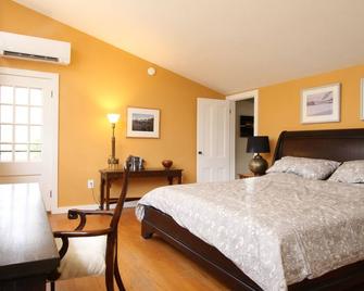 A pleasant space in a pleasant neighborhood in a beautiful part of the country! - Woodstock - Sypialnia