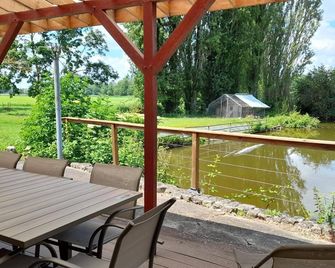 Roulotte à la Ferme de l'Isle - Avaray - Patio
