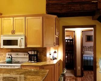 Cozy 3-bedroom cabin on Richmond Lake - Aberdeen - Kitchen