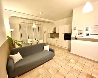 Appartamento cozy in super centro! - Asti - Wohnzimmer