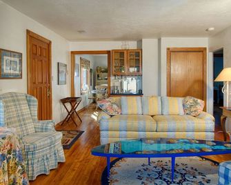 Sister Bay Parkview Beach Cottage #1 - Sister Bay - Sala de estar