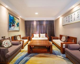 Botai Hotel - Qujing - Living room