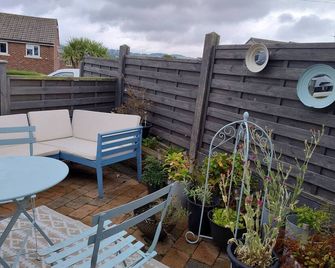 cosy annex close to leeds airport - Leeds - Balkon