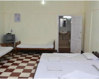 Bentleys Hotel - Bombay