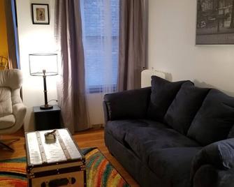 Midtown Detroit Cozy Retreat - Detroit - Wohnzimmer