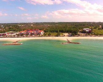 Sandelwood Studios' - Nassau - Beach