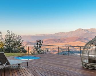 Cayley Mountain Resort - Winterton - Pool