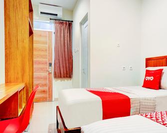 OYO 90629 The Home Srengseng - Jakarta - Chambre