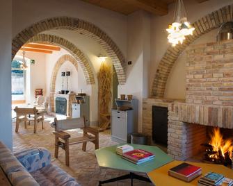 I Casali Del Pino - Rome - Living room
