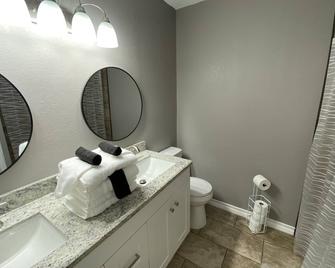 North Laredo 3 Bed 3 Full Bath - Laredo