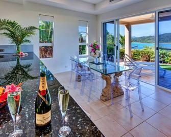 La Bella Waters 1 Wide Reaching Ocean Views And Buggy - Hamilton Island - Sala pranzo