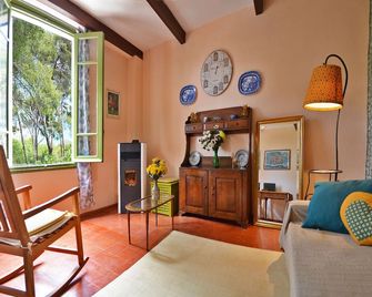 Torre Alpicella Holiday Home, a scenic escape! - Diano Marina - Sala de estar
