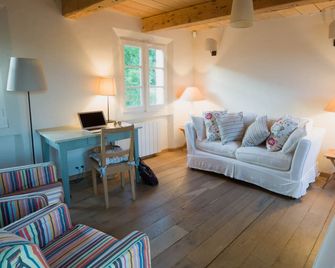 Pretty villa with pool in tranquil countryside near the beaches of St Tropez - La Garde-Freinet - Wohnzimmer