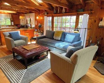 Seneca Lakefront Cabin & Beach Cottage - Rock Stream - Living room