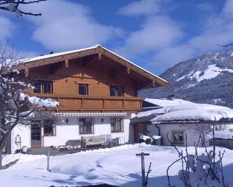 Holiday apartment on the outskirts - St. Johann in Tirol - Gebäude