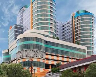 Redliving Apartemen Sentraland Semarang - Win Property - Semarang - Gebäude