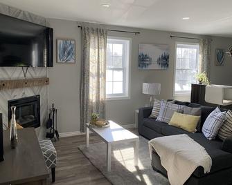 Sweet Little Suite - Campbellford - Living room