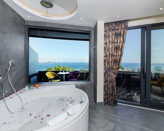 The Magnaura Palace Hotel - Istanbul