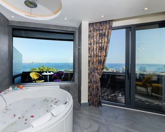 The Magnaura Palace Hotel - Istanbul