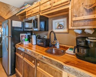 Treehouse Thyme - total privacy in woods - Mountain View - Cocina