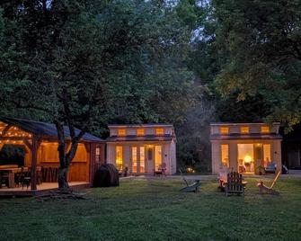 Creekside Cabins - Comet - Cuba - Patio