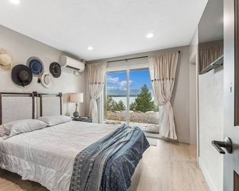 Beautiful 6/5 home over looking Flathead Lake. - Somers - Bedroom