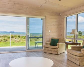Beachfront Escape - Snells Beach Holiday Home - Snells Beach - Living room
