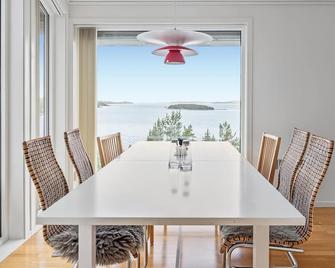 4 Bedroom Nice Home In Jørpeland - Jørpeland - Dining room