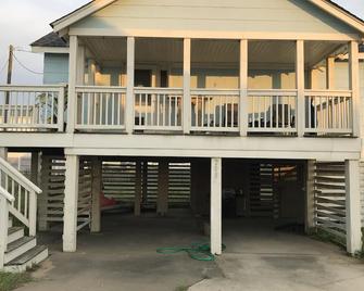 The Pirates' 2 Bedroom Cottage by RedAwning - Kitty Hawk - Building