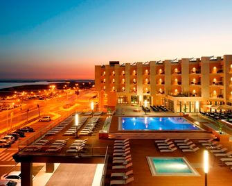 Real Marina Hotel & Spa - אולהאו - בניין