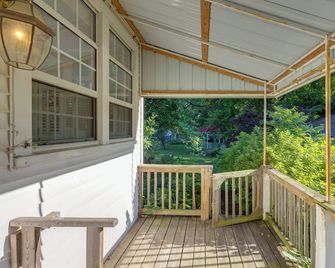 Walk to The Square! Historic Lawrenceburg Home - Lawrenceburg - Balcone